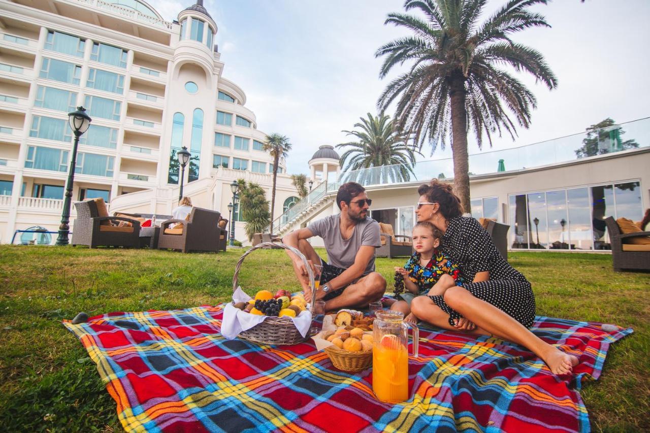 Castello Mare All Inclusive Resort บาทูมิ ภายนอก รูปภาพ